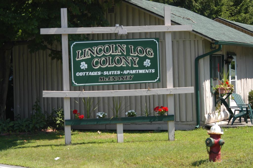 Lincoln Log Colony Lake George Quarto foto